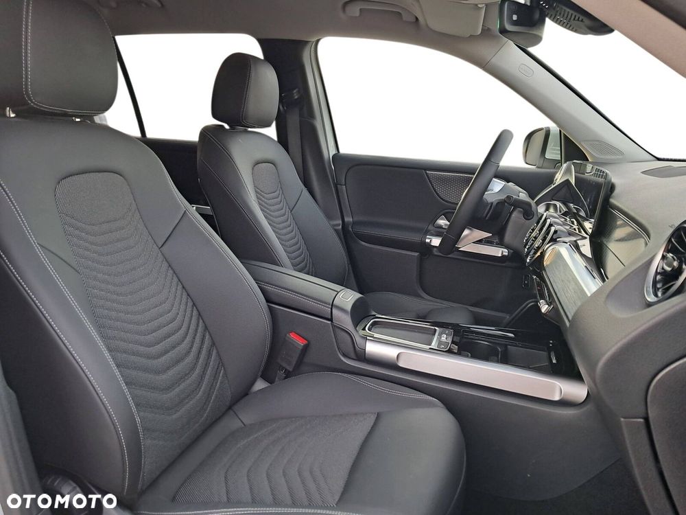 Mercedes-Benz GLB - 10