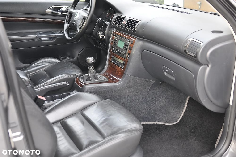 Skoda Superb 1.8 Turbo Elegance - 24