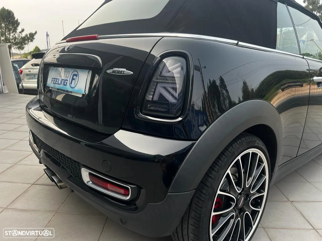 MINI Cabrio John Cooper Works - 12
