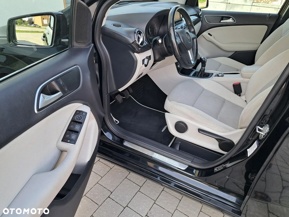 Mercedes-Benz Klasa B 180 (BlueEFFICIENCY) - 9