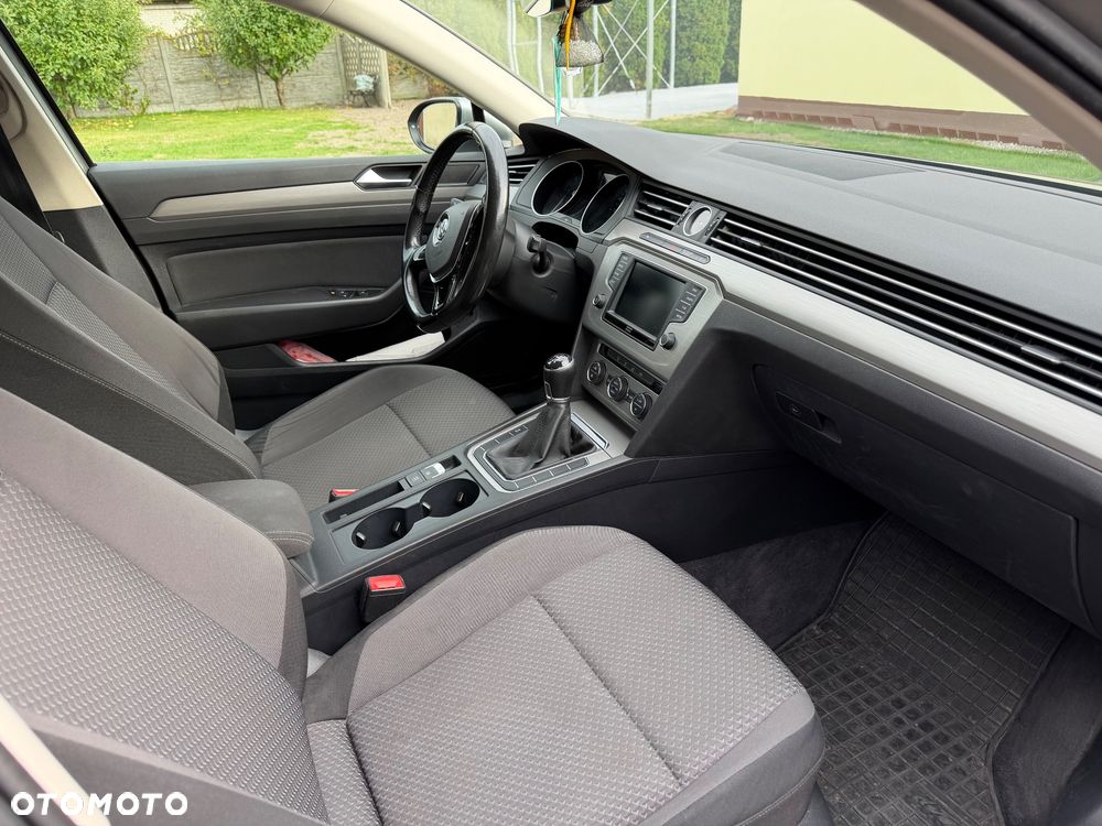 Volkswagen Passat 1.6 TDI BMT Trendline - 12