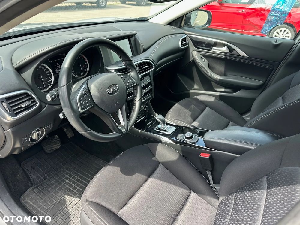 Infiniti Q30 - 11