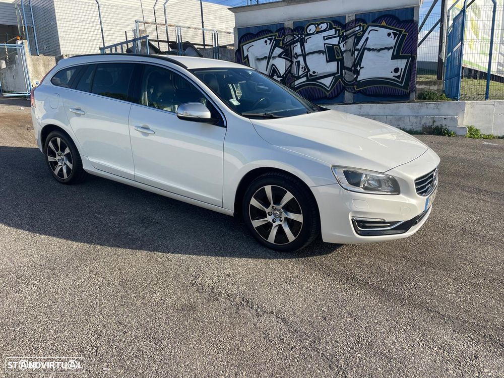 Volvo V60 D6 Twin Engine Geartronic Momentum — fotografia 5
