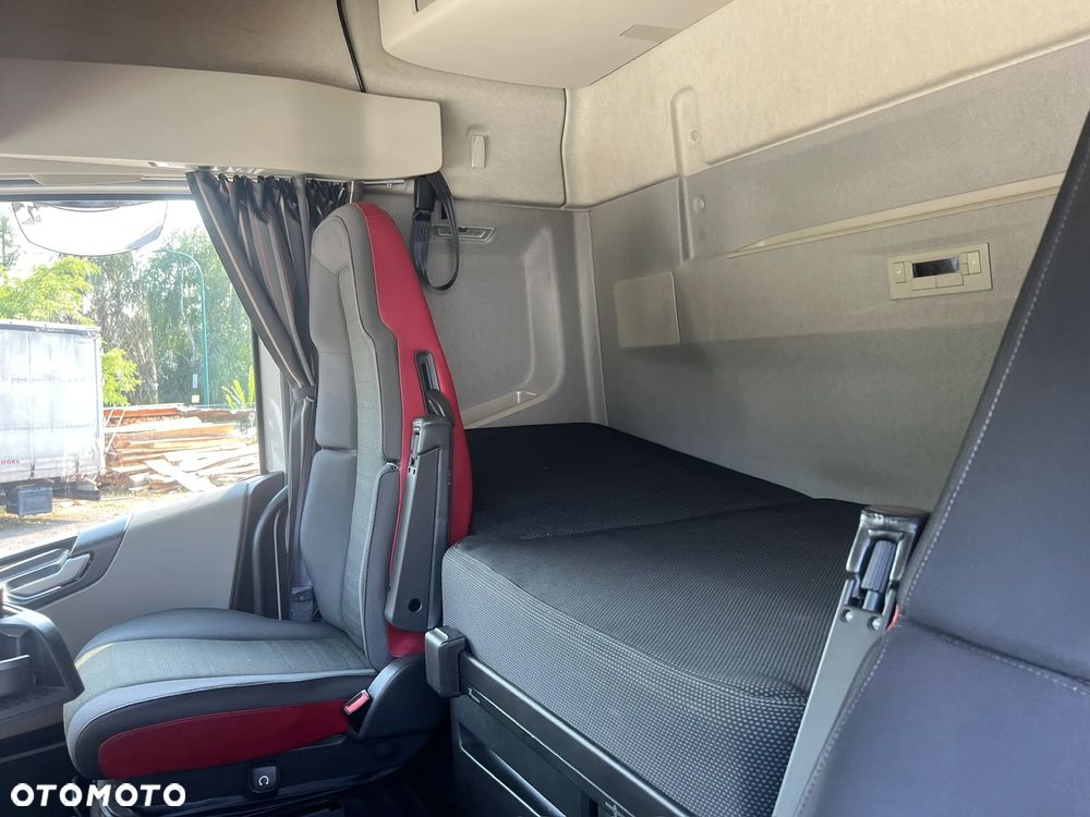 Volvo FH 460 Xenony Klimapostojowa winda Niemcy - 11