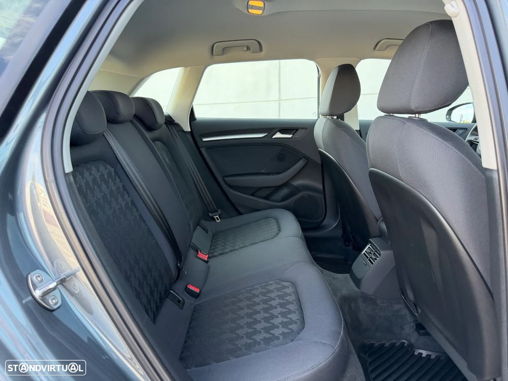 Audi A3 Sportback 1.6 TDI Advance Ultra — fotografia 11