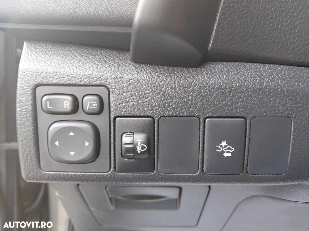 Toyota Auris 1.8 VVT-i Automatik Design Edition - 25