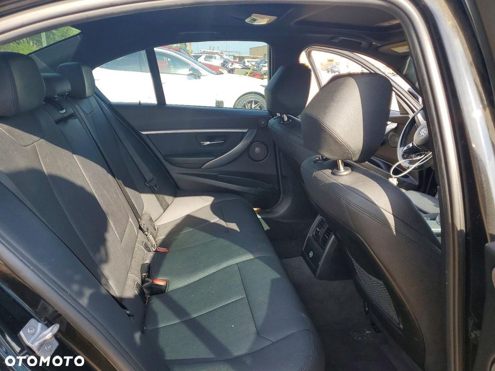 BMW Seria 3 330i M Sport - 10