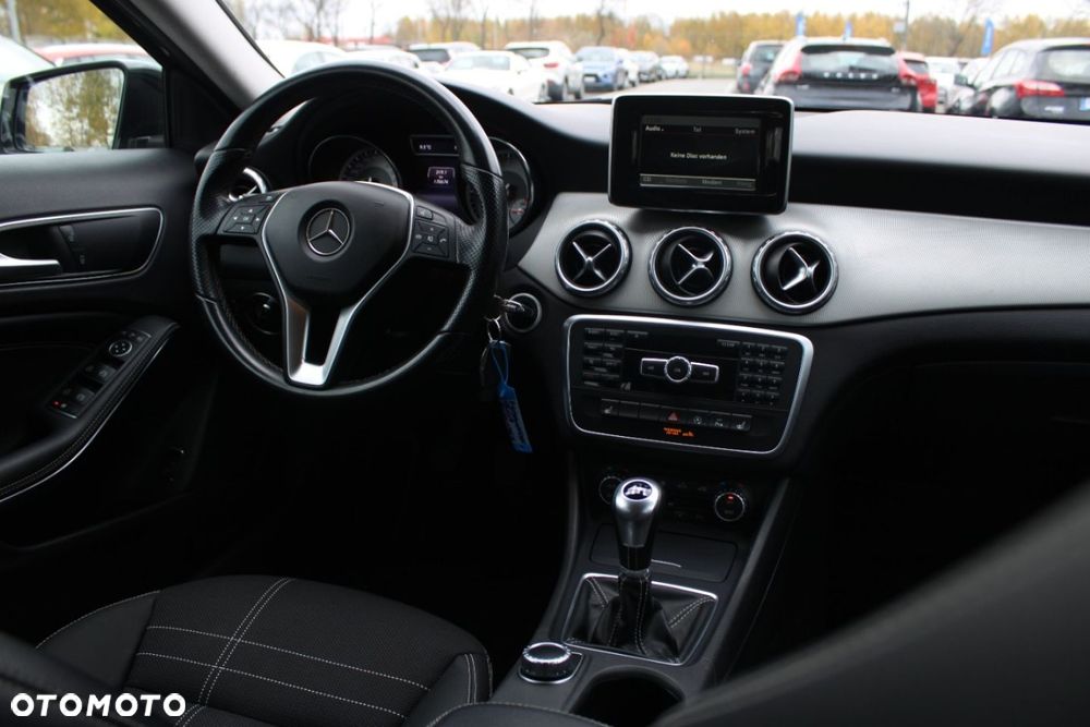 Mercedes-Benz GLA - 34