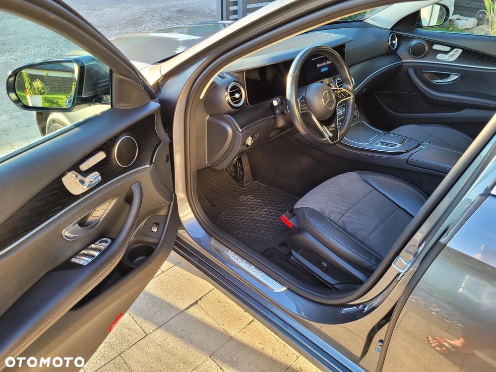 Mercedes-Benz Klasa E 220 d 4-Matic - 11