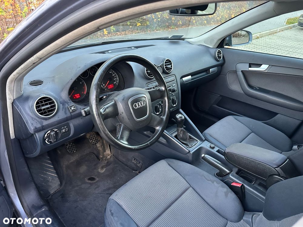 Audi A3 Sportback 1.6 FSI Attraction - 11