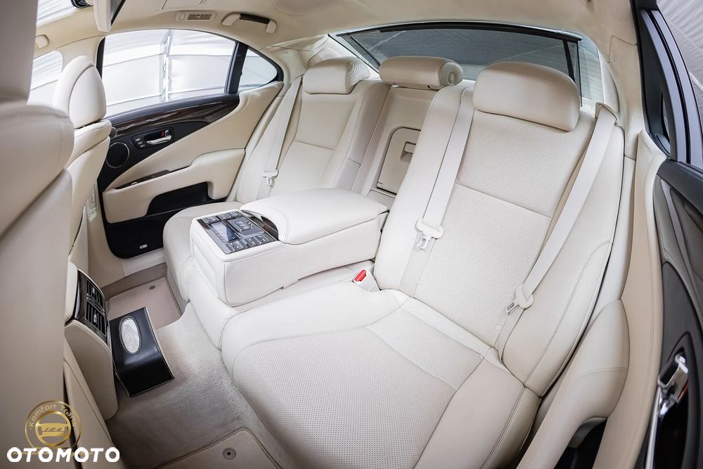 Lexus LS - 31