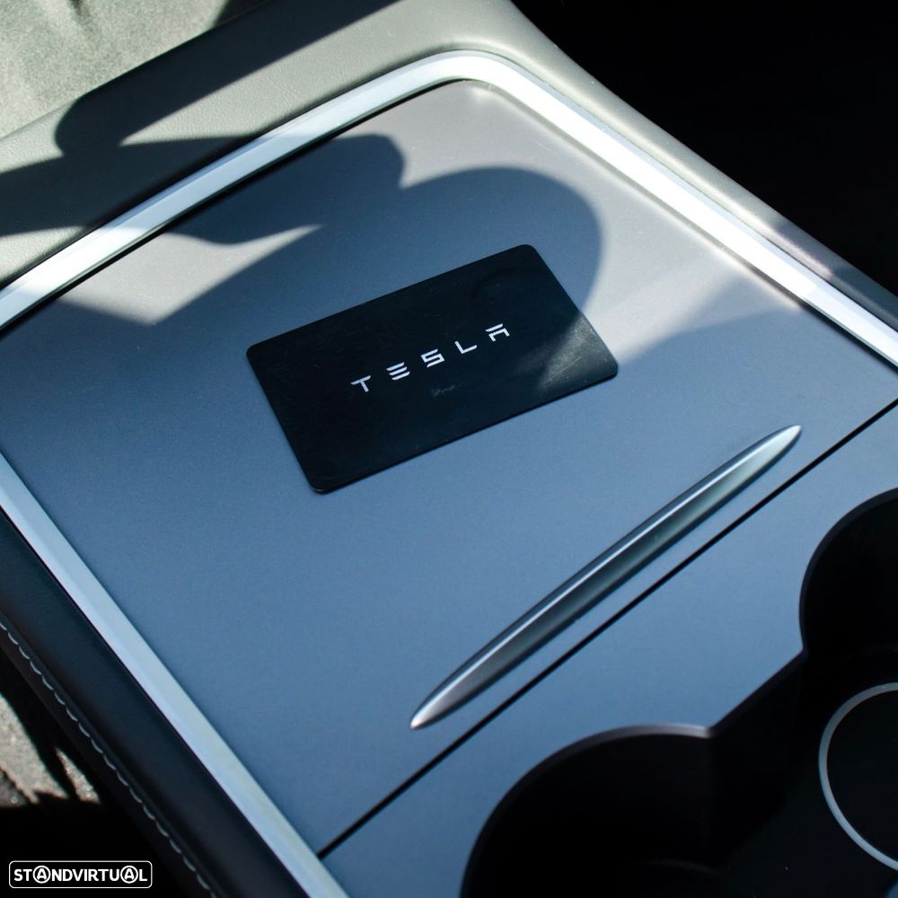 Tesla Model Y Long Range Dual Motor AWD - 16