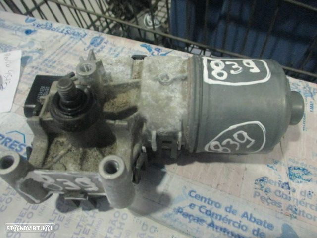 Motor Limpa Vidros Frente 8A6117B571AA FORD FIESTA 2008 FRENTE Bosch FORD FIESTA 6 2009 1.4TDCI   0P  PRETO Frente Bosch FORD FIESTA 4 FASE 1 2009 1.4TDCI 70CV 5P PRETO FRT Bosch - 4