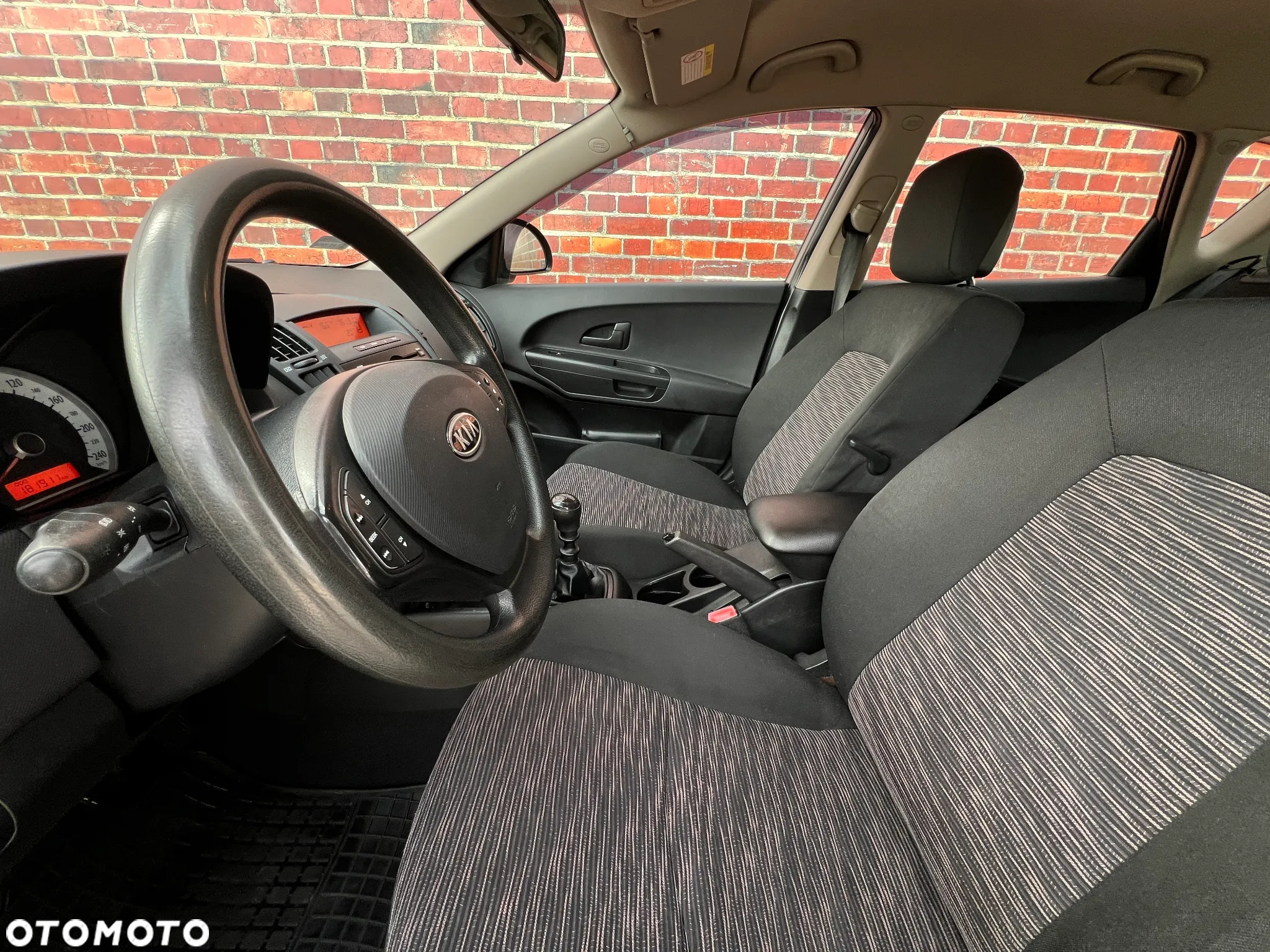 Kia Ceed - 12