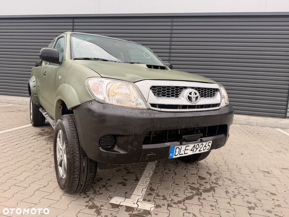Toyota Hilux 2.5 D-4D DLX + - 22