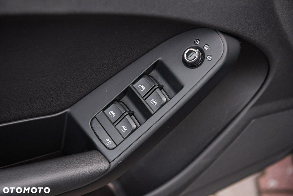 Audi A4 Avant 2.0 TDI DPF S line Sportpaket - 24