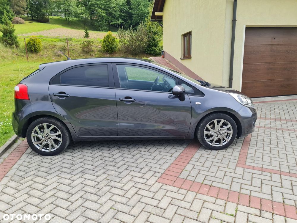 Kia Rio 1.2 Dream Team Edition - 4