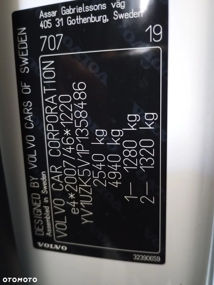 Volvo XC 60 B4 D AWD Ultimate Dark - 40