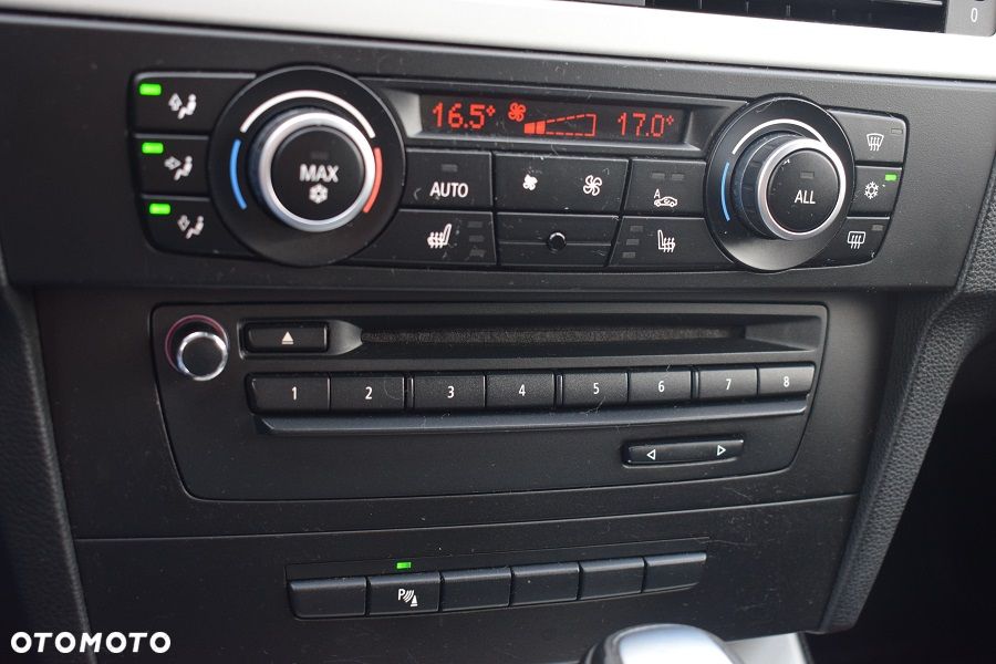 BMW Seria 3 318d DPF Edition Sport - 13