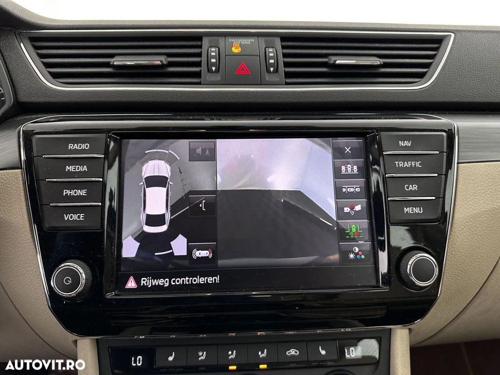 Skoda Superb 2.0 TDI Premium Edition - 21