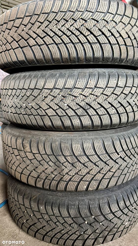 Toyota Avensis 1.8 Sol NAVI - 25