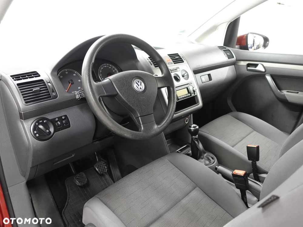 Volkswagen Touran - 19