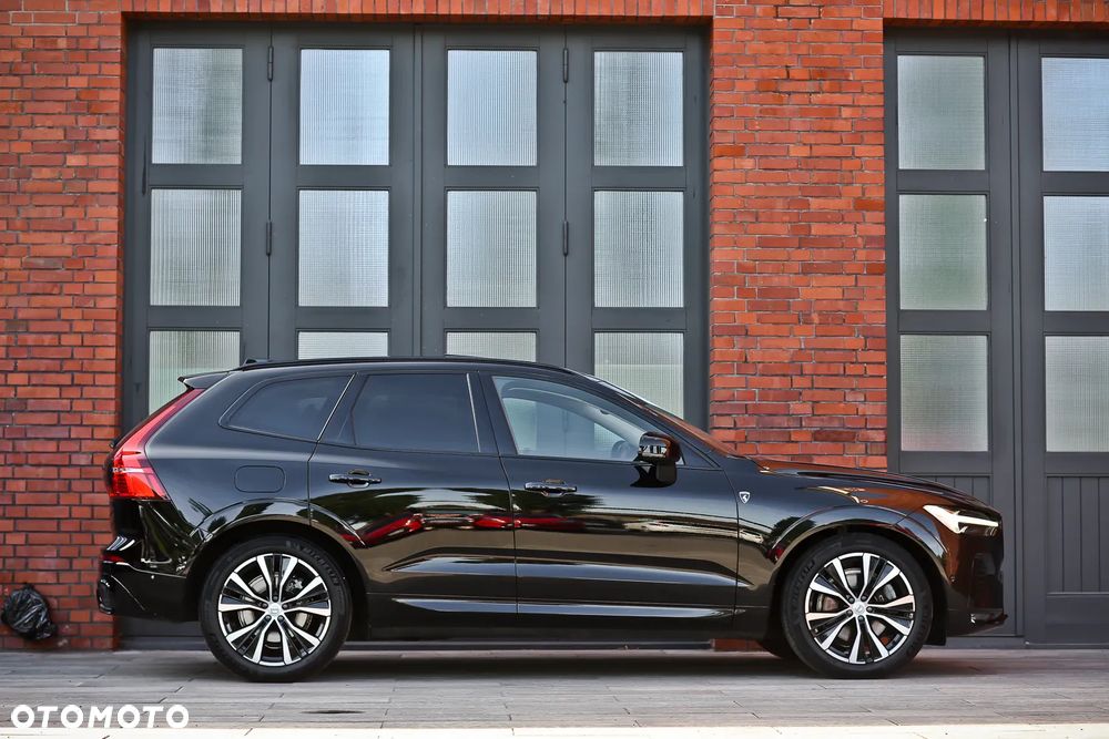 Volvo XC 60 B5 D AWD Ultimate Dark - 2