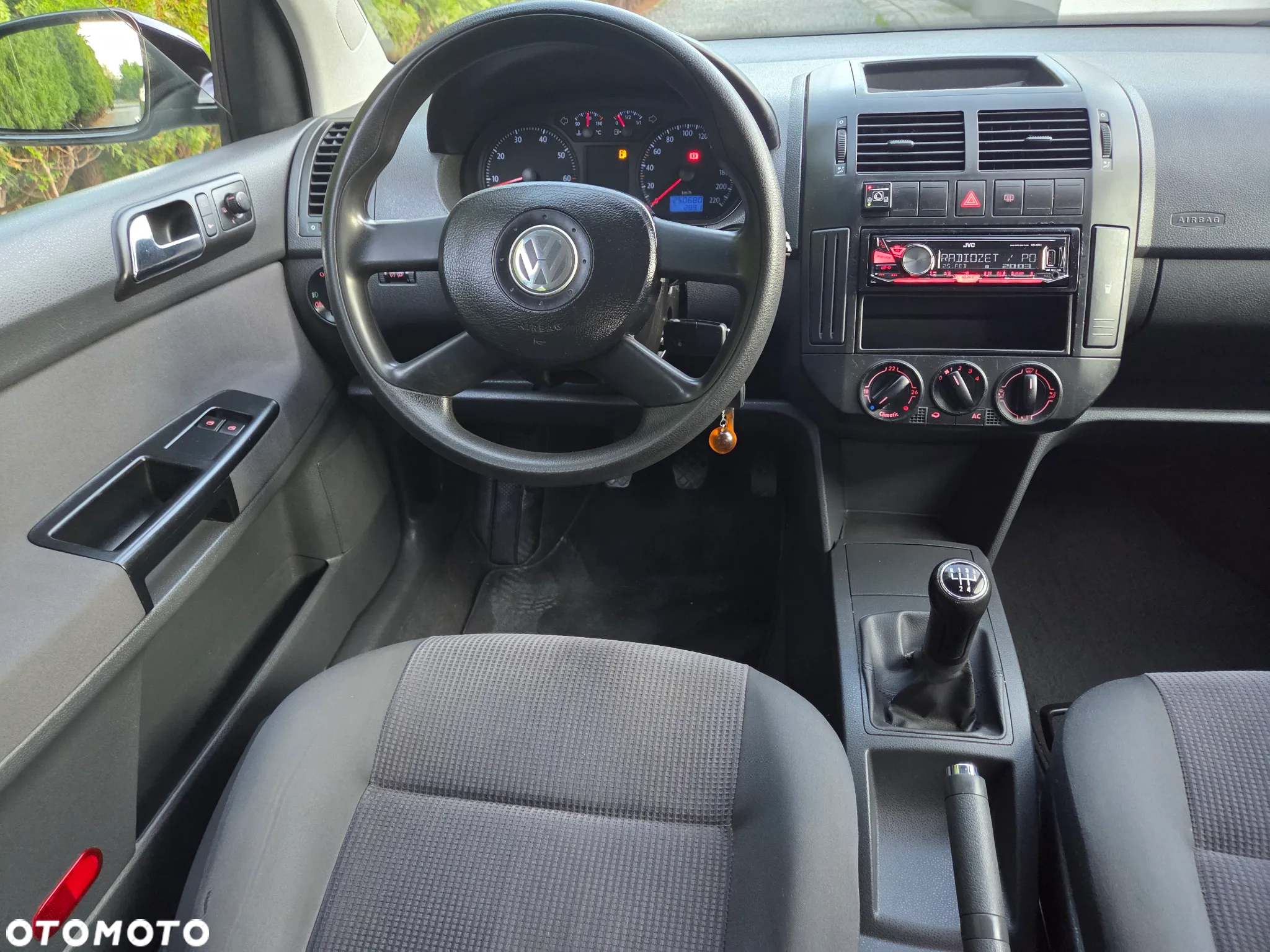 Volkswagen Polo 1.4 16V Comfortline - 11