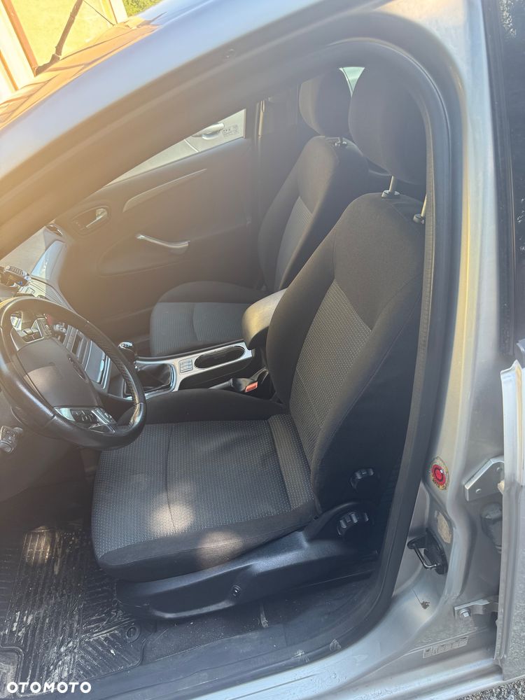 Ford Mondeo 2.0 TDCi Ambiente - 19