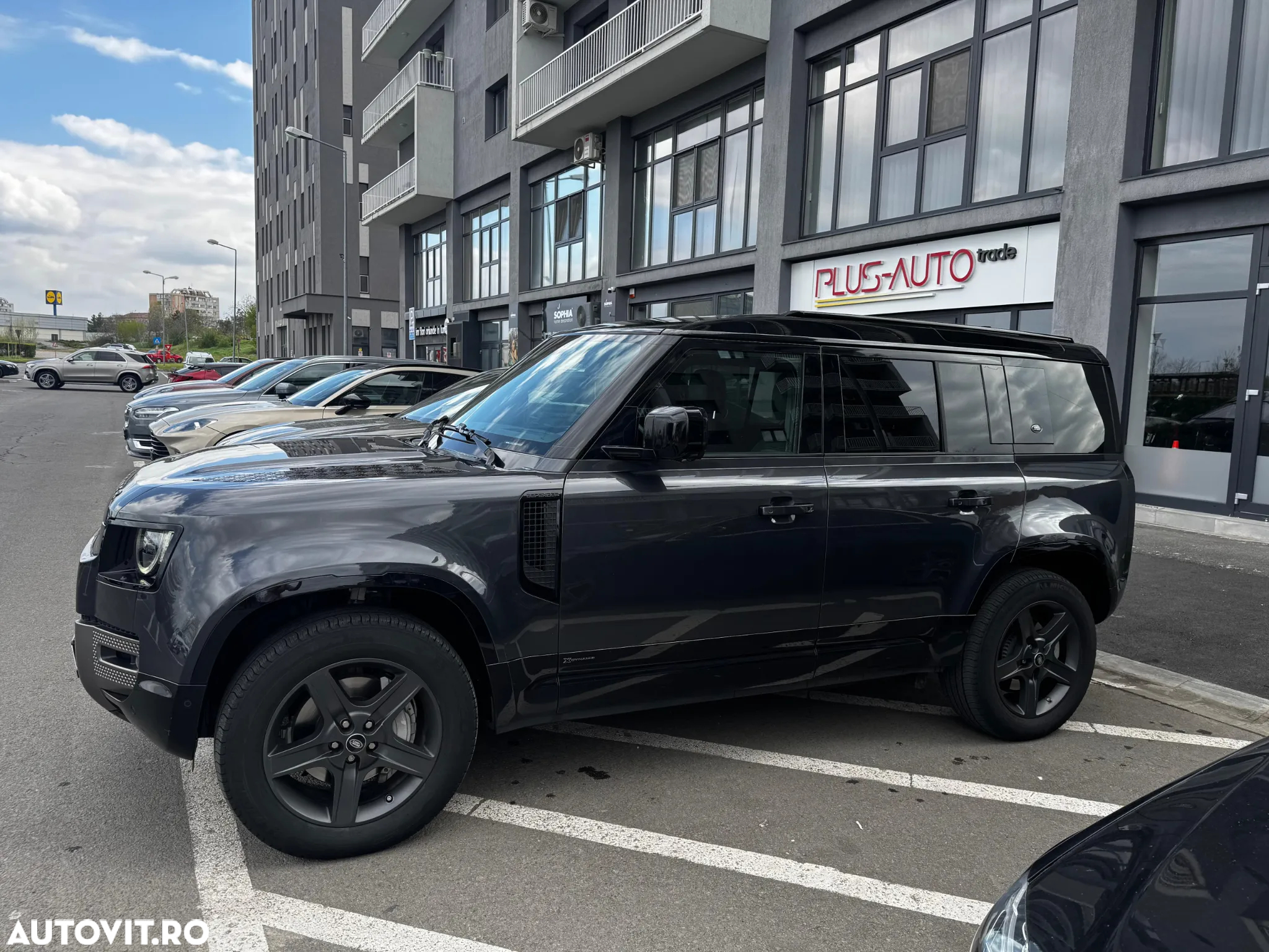 Land Rover Defender - 6