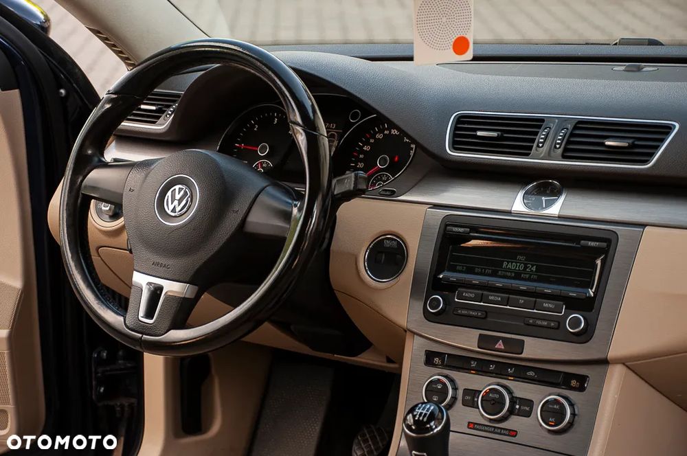 Volkswagen Passat 2.0 TDI Comfortline - 17