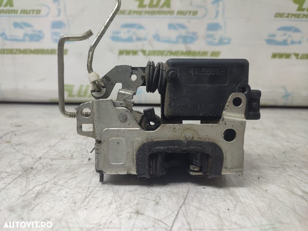 Broasca stanga spate 825030283R Dacia Duster 1 [2010 - 2013] - 2