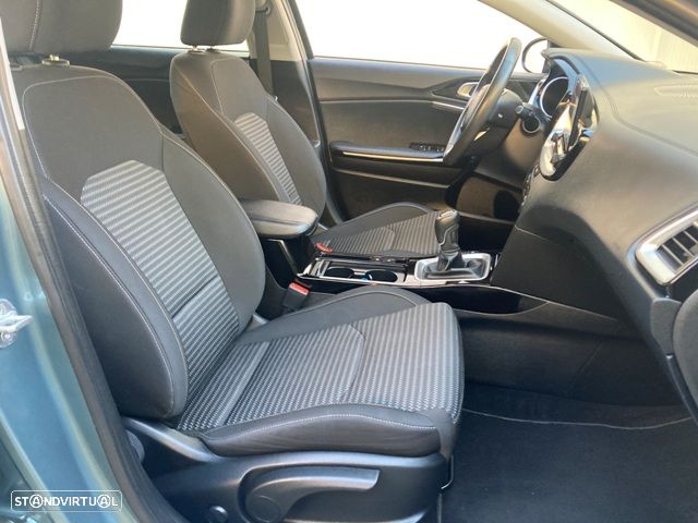 Kia Ceed 1.6 CRDi ECO-Dynamics+ (48V Mild-Hybrid) Platinum Edition - 38