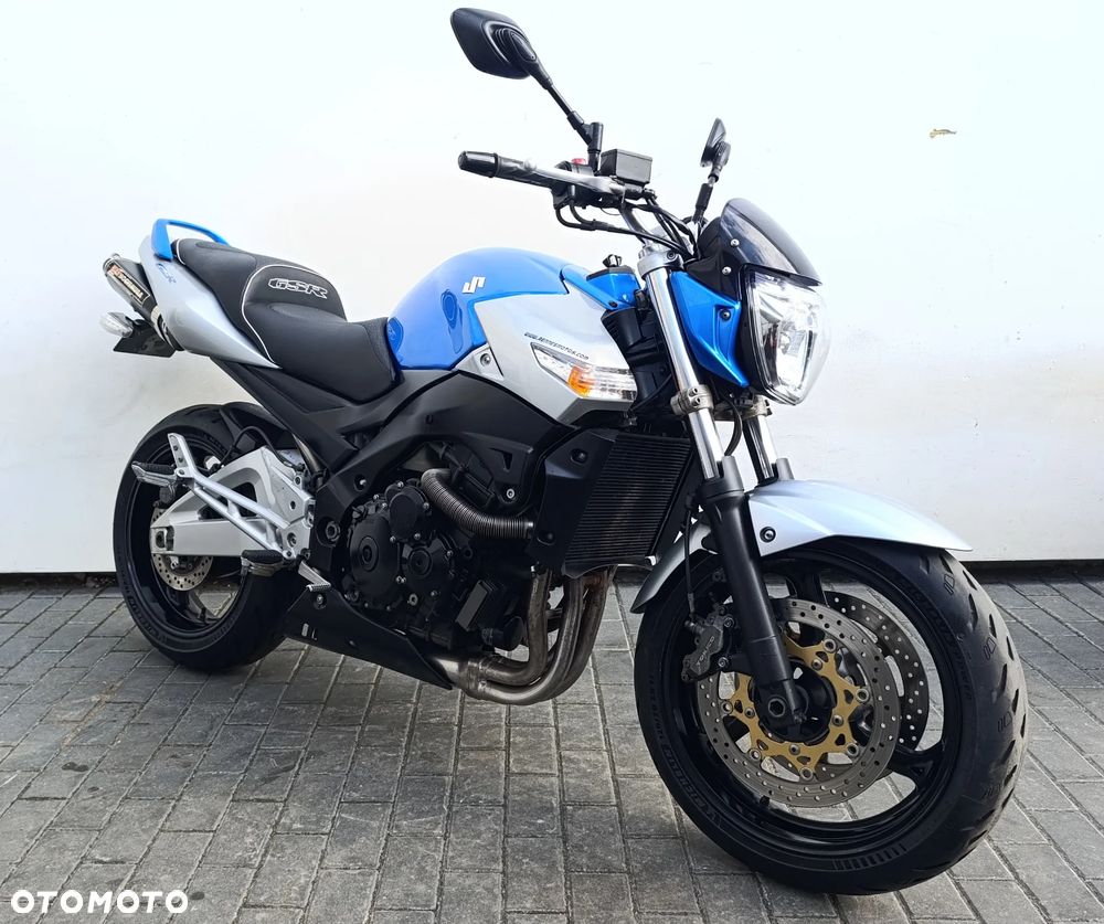 Suzuki GSR - 8