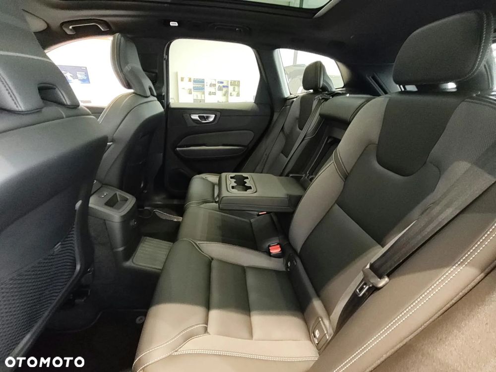 Volvo XC 60 T6 Plug-In Hybrid AWD Plus Black Edition - 20
