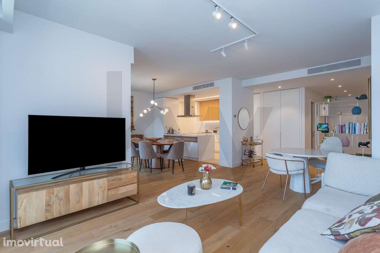 Apartamento T2 com Duas Suítes, Terraço e Garagem – Campolide, Lisboa - Grande imagem: 2/40