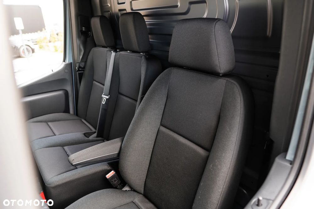 Mercedes-Benz Sprinter - 11