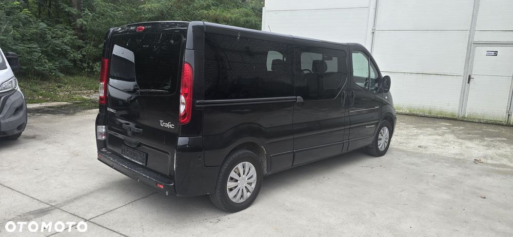 Renault Trafic Grand Passenger Black Edition - 3
