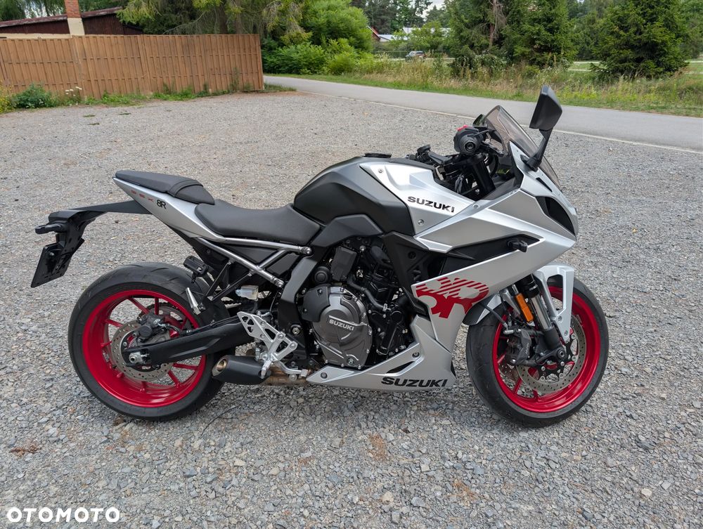 Suzuki GSX - 6