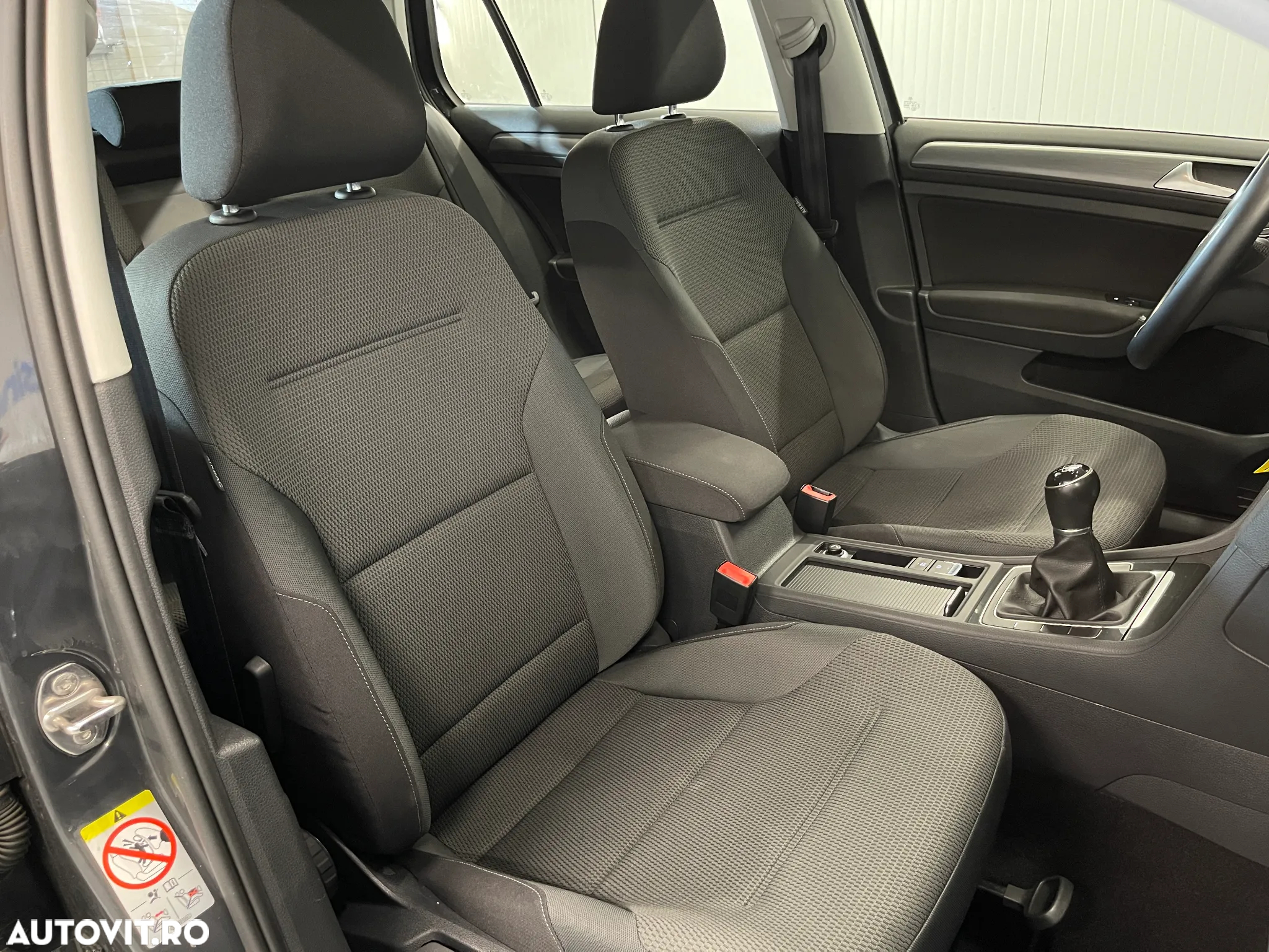 Volkswagen Golf 1.6 TDI Comfortline - 9