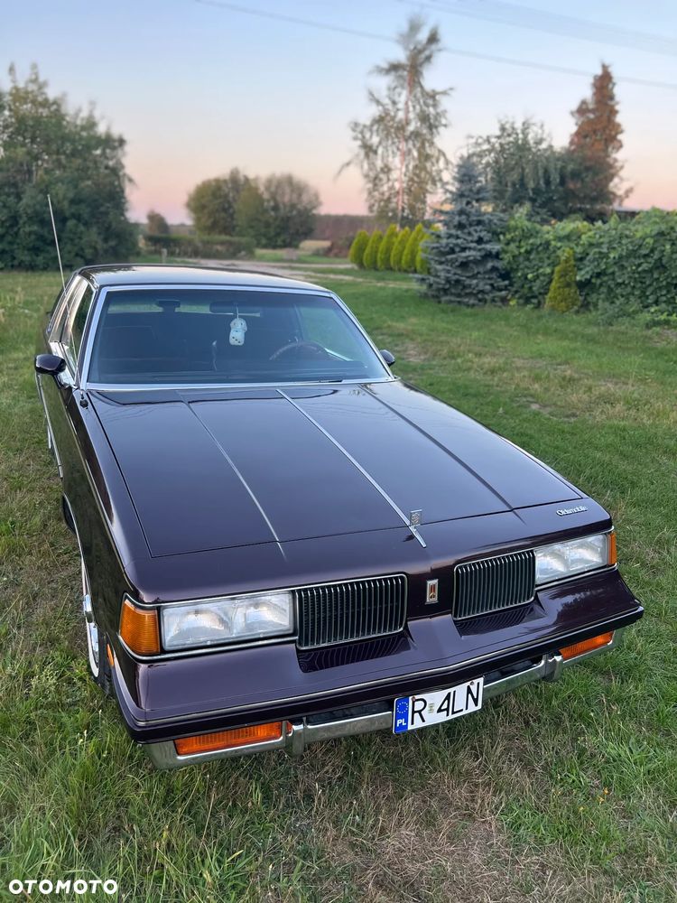Oldsmobile Supreme - 2