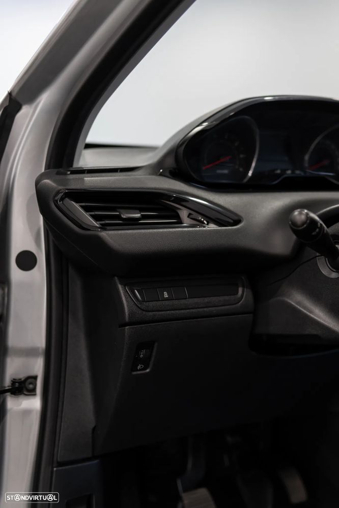 Peugeot 208 1.2 VTi SE Style - 25