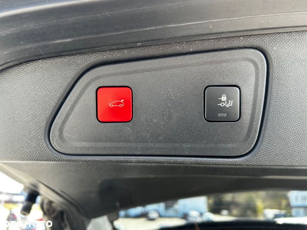 Peugeot 3008 1.6 PureTech HYbrid4 GT S&S EAT8 - 22