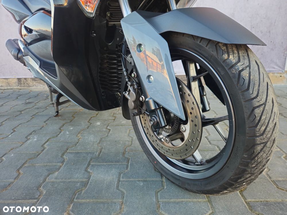 Yamaha X-max - 16