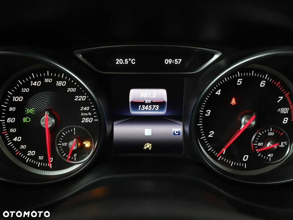 Mercedes-Benz CLA 180 Urban - 23