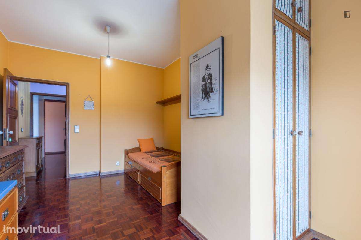 Quarto - localizado em Paranhos Porto - Grande imagem: 3/18