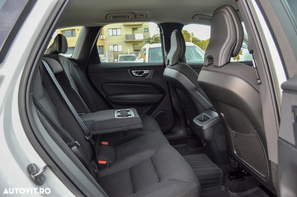 Volvo XC 60 B4 MHEV AWD Inscription - 17