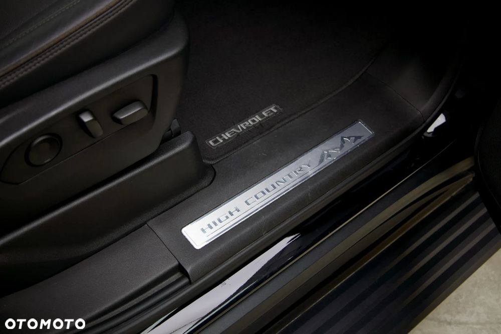Chevrolet Suburban - 11