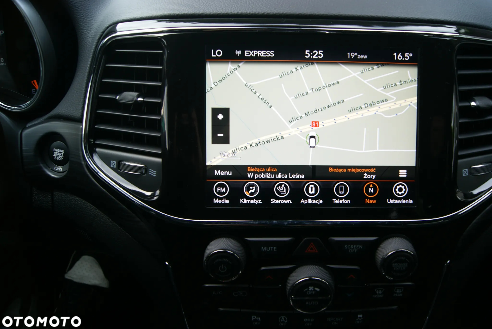 Jeep Grand Cherokee - 24