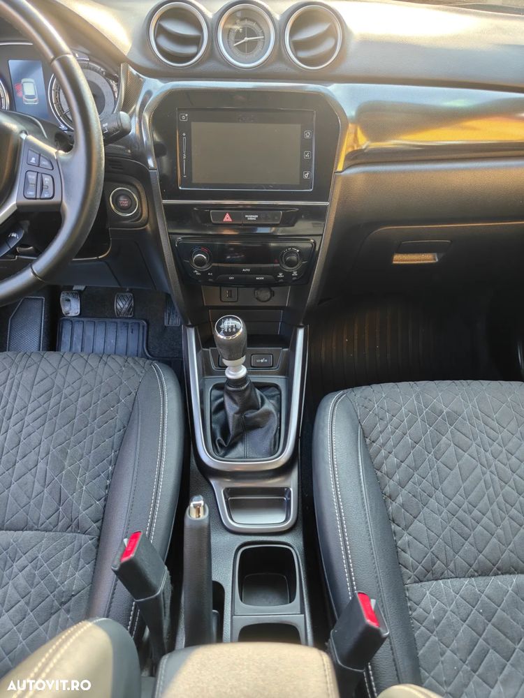 Suzuki Vitara 1.4 Boosterjet MHEV Spirit - 14